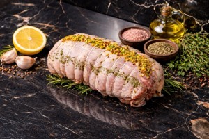 Rôti de poulet farci aux pistaches